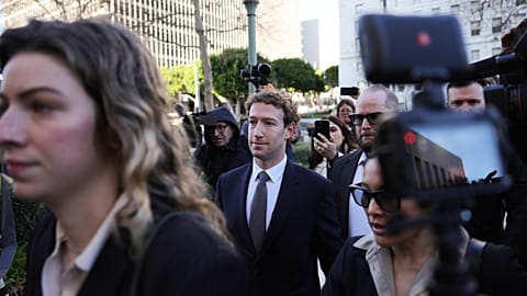 Mark Zuckerberg, a Meta vezérigazgatója egy fontos perre érkezik arról, hogy a közösségi média szándékosan függővé és sérülékennyé teszi-e a gyerekeket, 2026. febr. 18.