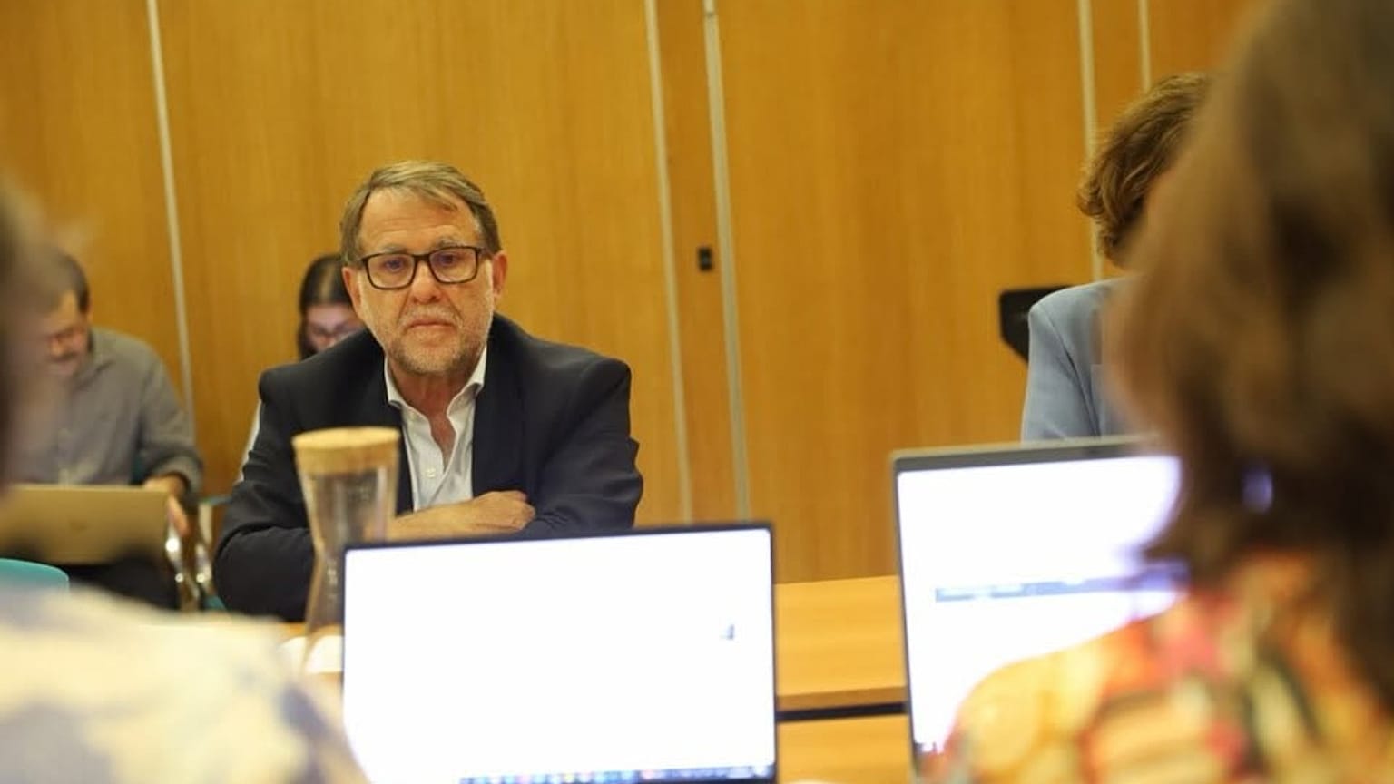 Acumular de investigações fragiliza posição do ministro da Administração Interna