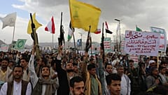 أنصار الحوثيين يحضرون مظاهرة ضد التحالف الذي تقوده السعودية في صنعاء باليمن، الجمعة 31 يوليو 2026. (AP Photo/عسامة عبد الرحمن)