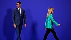 Italy's Prime Minister Giorgia Meloni walks after meeting Spain's Prime Minister Pedro Sánchez at the Europe Summit in Granada, 6 October, 2023
