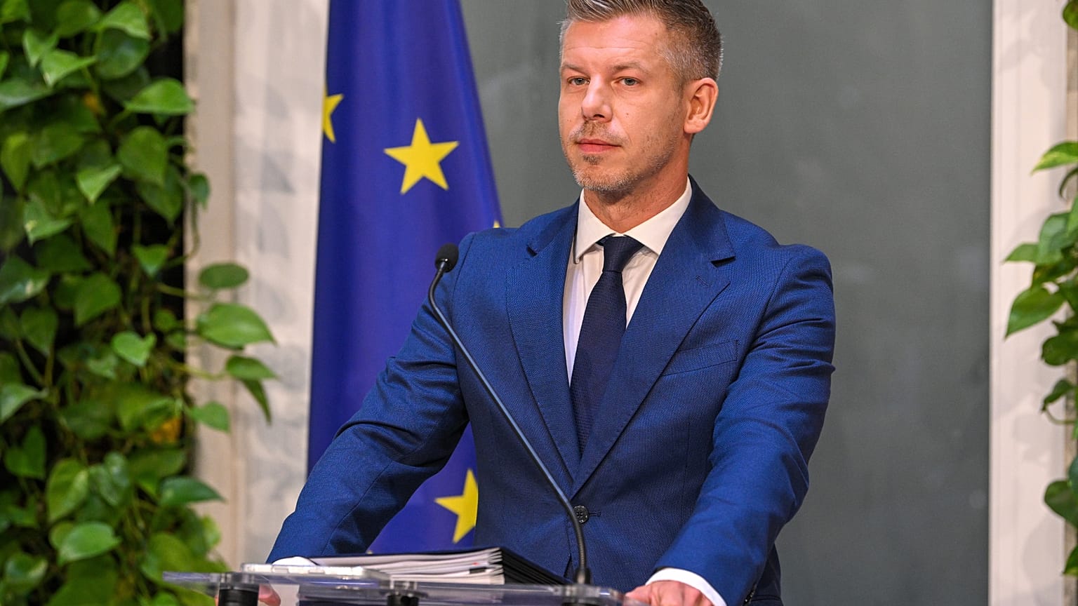 Magyar Péter miniszterelnök a Miniszterelnökségen tartott kormányszóvivői tájékoztatón 2026. augusztus 7-én.