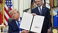 ABD Başkanı Donald Trump, Oval Ofis'te yeni başkanlık kararnamelerini açıkladı, 6 Ağustos 2026.