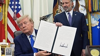 ABD Başkanı Donald Trump, Oval Ofis'te yeni başkanlık kararnamelerini açıkladı, 6 Ağustos 2026.