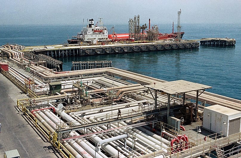 Aramco létesítmény Ras Tannura mellett, Szaúd-Arábia