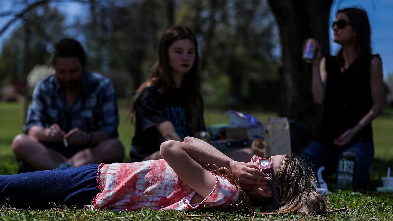 Experimentos para ver el eclipse