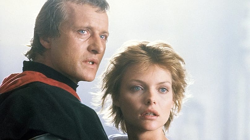 Η ταινία «Ladyhawke», που προβλήθηκε στην Ισπανία με τον τίτλο «Lady Halcón» και με διάφορους τίτλους στην Ισπανόφωνη Αμερική, είναι μια ταινία φαντασίας, ρομαντισμού και περιπέτειας σε σκηνοθεσία του Richard Donner.