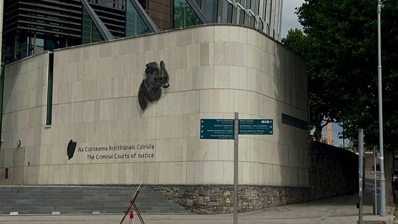 Images des Criminal Courts of Justice, juridiction compétente pour toutes les affaires de crime organisé et de terrorisme, ainsi que pour d'autres dossiers criminels très médiatisés, à Dublin, Irlande, le 9 août 2026
