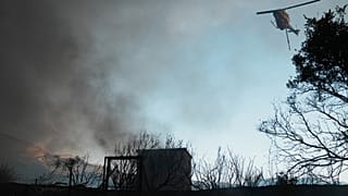 Πυροσβεστικό ελικόπτερο επιχειρεί σε πυρκαγιά στην Ελλάδα - φωτογραφία αρχείου