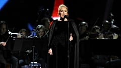 Foto de arquivo – A cantora Adele, que se tornou popular no MySpace, presta homenagem a George Michael na 59.ª edição dos Grammy, em 12 de fevereiro de 2017, em Los Angeles