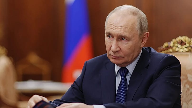 Russlands Präsident Wladimir Putin nimmt im Kreml in Moskau an einer Sitzung mit dem stellvertretenden Ministerpräsidenten und Bevollmächtigten des Präsidenten im Föderalbezirk Ferner Osten, Juri Trutnew, teil.