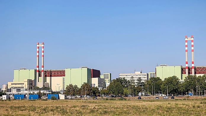 Danube water level rising: Another Paks nuclear plant turbine may restart The Danubes level at Paks, south of Budapest, has risen by about 19 centimetres from its previous low, allowing the first additional Paks nuclear plant turbine to be restarted and reconnected.