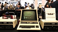 Softwareentwickler Josh Dersch zeigt einen von ihm restaurierten Xerox Alto aus den 1970ern auf dem Vintage Computer Festival in Mountain View am 2. August 2026.