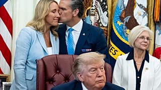 Trump mögött Hegseth