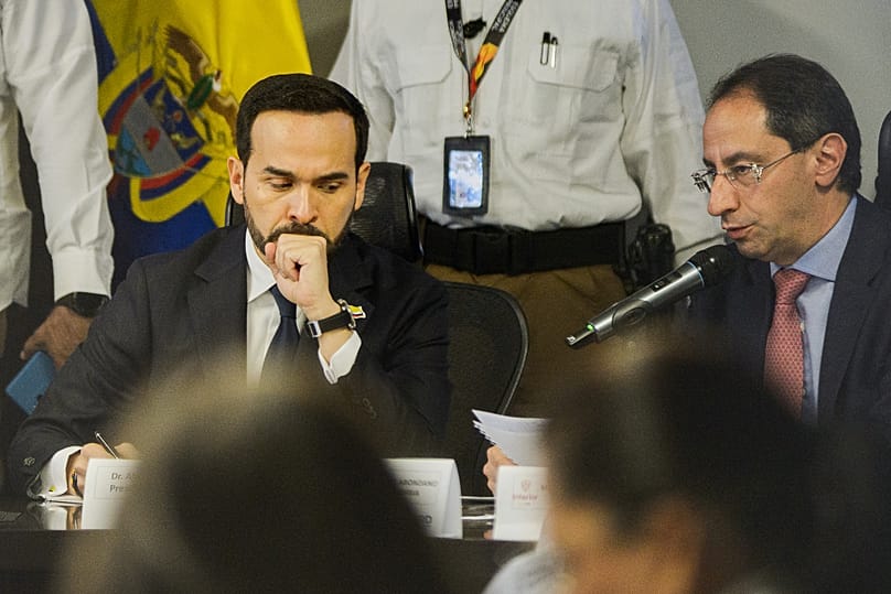 Colombia's President Abelardo de la Espriella, left, and Vice President Jose Manuel Restrepo lead an earthquake response meeting in Bogotá, 10 August, 2026