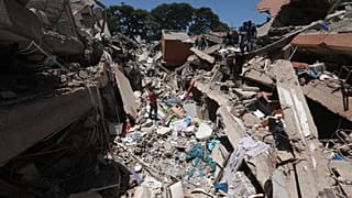 Una estructura, completamente derribada tras el terremoto en Colombia