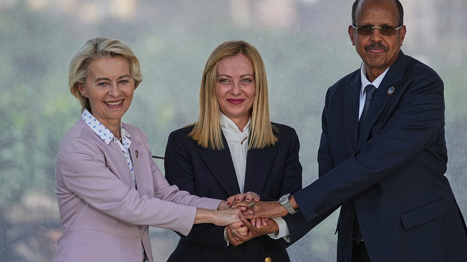 Meloni, von der Leyen e il presidente della Commissione dell'Unione africana Mahamoud Ali Youssouf - 20 giugno 2025
