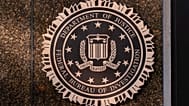 Selo do FBI visível na sede do organismo em Washington DC, 18 de novembro de 2024. 