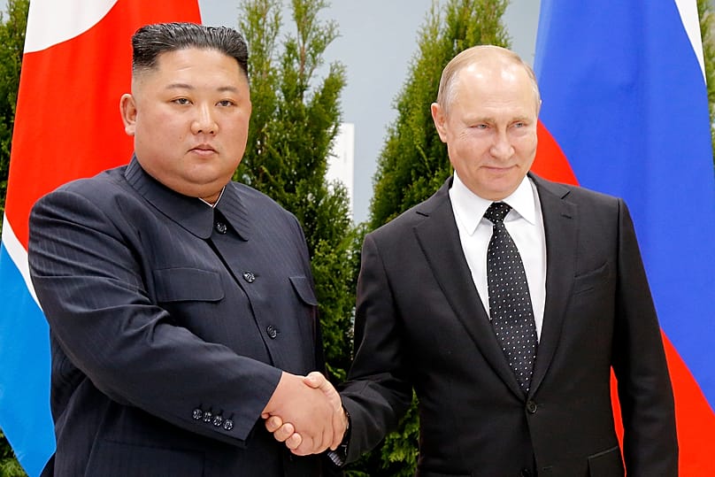 Russian President Vladimir Putin North Korea's leader Kim Jong-un shake hands in Vladivostok, 25 April, 2019