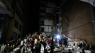Un grupo de personas tras el seísmo en Colombia el 10 de agosto de 2026.