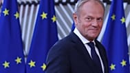 Premier Polski Donald Tusk przybywa na szczyt UE w Brukseli, czwartek, 18 czerwca 2026 r.