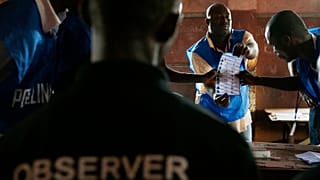 Sierra Leone : le parlement approuve une réforme électorale controversée