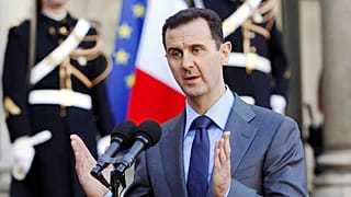 في الصورة المؤرشفة بتاريخ 9 ديسمبر/كانون الأول 2010، الرئيس السوري آنذاك بشار الأسد يخاطب الصحفيين في قصر الإليزيه بباريس، فرنسا.