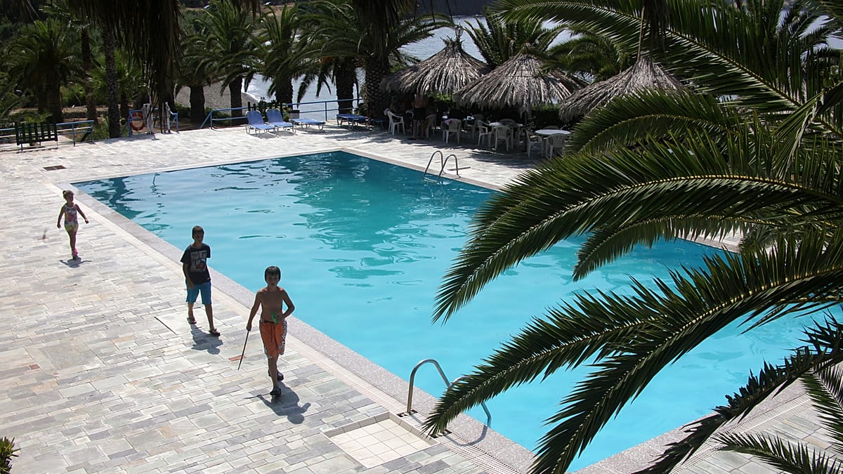 Children's safety at sea and in pools: 10 rules that can save a life