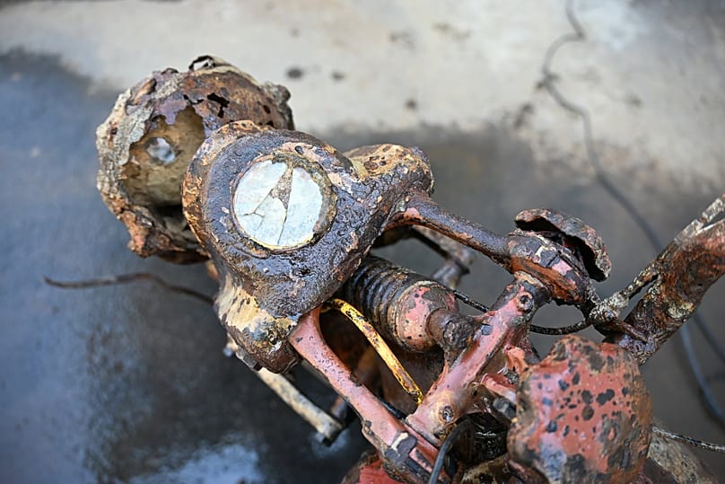 Vue sur le compteur de vitesse de l'ancienne machine de la Wehrmacht.