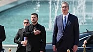  Volodymyr Zelenskyy stands with his Serbian counterpart Aleksandar Vucic during a welcome ceremony at the Serbia Palace, in Belgrade, Serbia, Saturday, Aug. 8, 2026