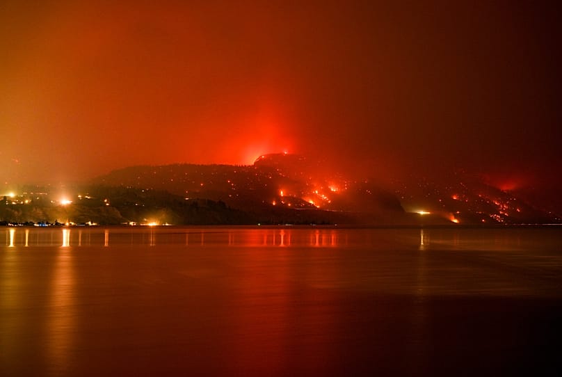 Η δασική πυρκαγιά Bald Range καίει στην περιοχή Σάμερλαντ, 8 Αυγούστου 2026