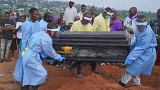 RDC : Ebola fait 2 011 morts, sur fond de probable transmission animale