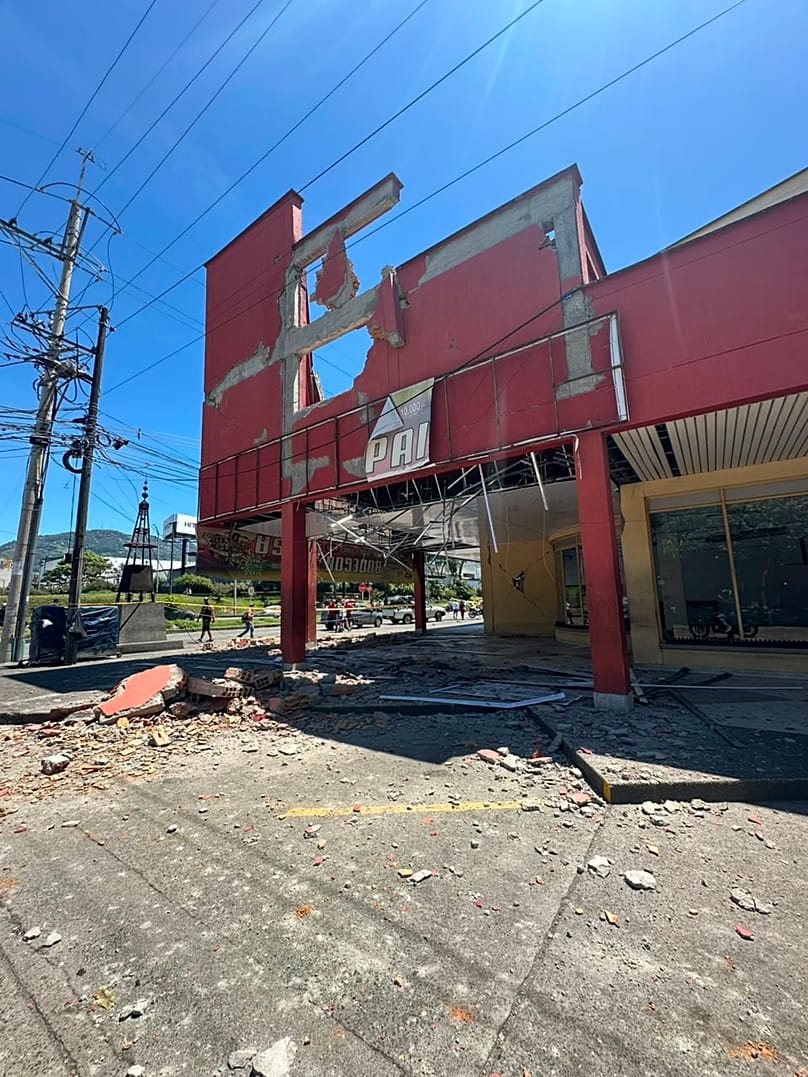 Otro de los edificios quedó en este estado