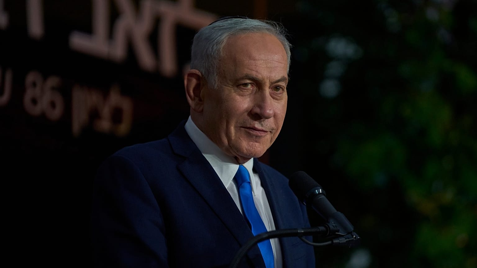 El primer ministro israelí, Benjamin Netanyahu, pronuncia un discurso en el cementerio militar del Monte Herzl en Jerusalén, el 14 de julio de 2026.