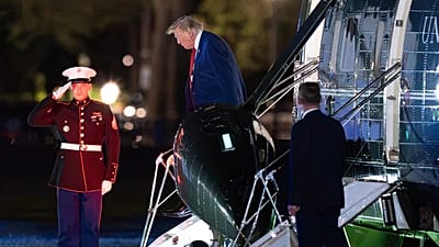 Le président Donald Trump arrive à bord du Marine One sur l'Ellipse, près de la Maison-Blanche, mardi 11 août 2026, à Washington. (AP Photo/Jose Luis Magana)