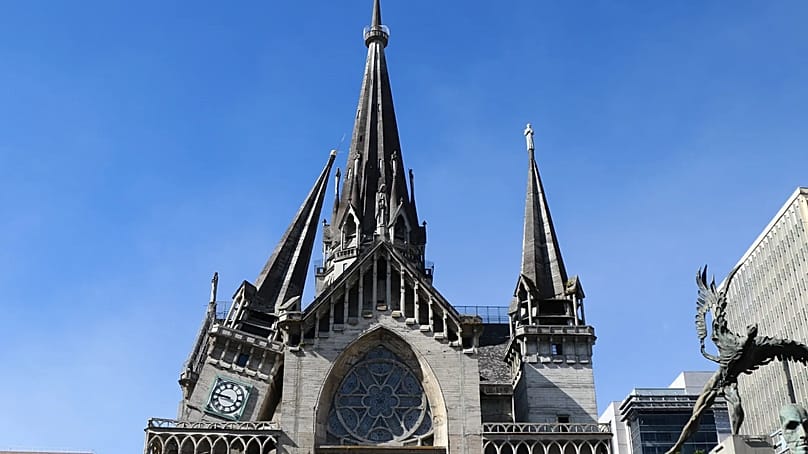 Die Kuppel der Kathedrale von Manizales ist teilweise eingestürzt, nachdem am Montag, 10. August 2026, ein Erdbeben Manizales, Kolumbien, erschüttert hat.