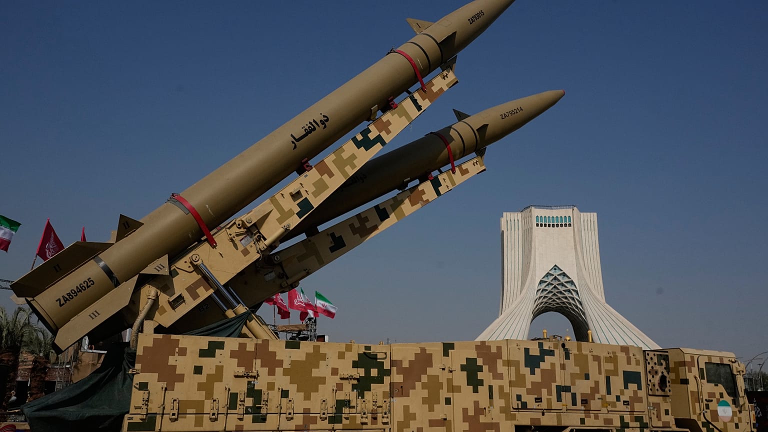  صواريخ "ذو الفقار" لإيرانية الصنع في معرض مؤقت للقوات المسلحة أمام نصب آزادي في طهران، الأربعاء 29 يوليو/تموز 2026.