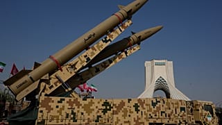  صواريخ "ذو الفقار" لإيرانية الصنع في معرض مؤقت للقوات المسلحة أمام نصب آزادي في طهران، الأربعاء 29 يوليو/تموز 2026.
