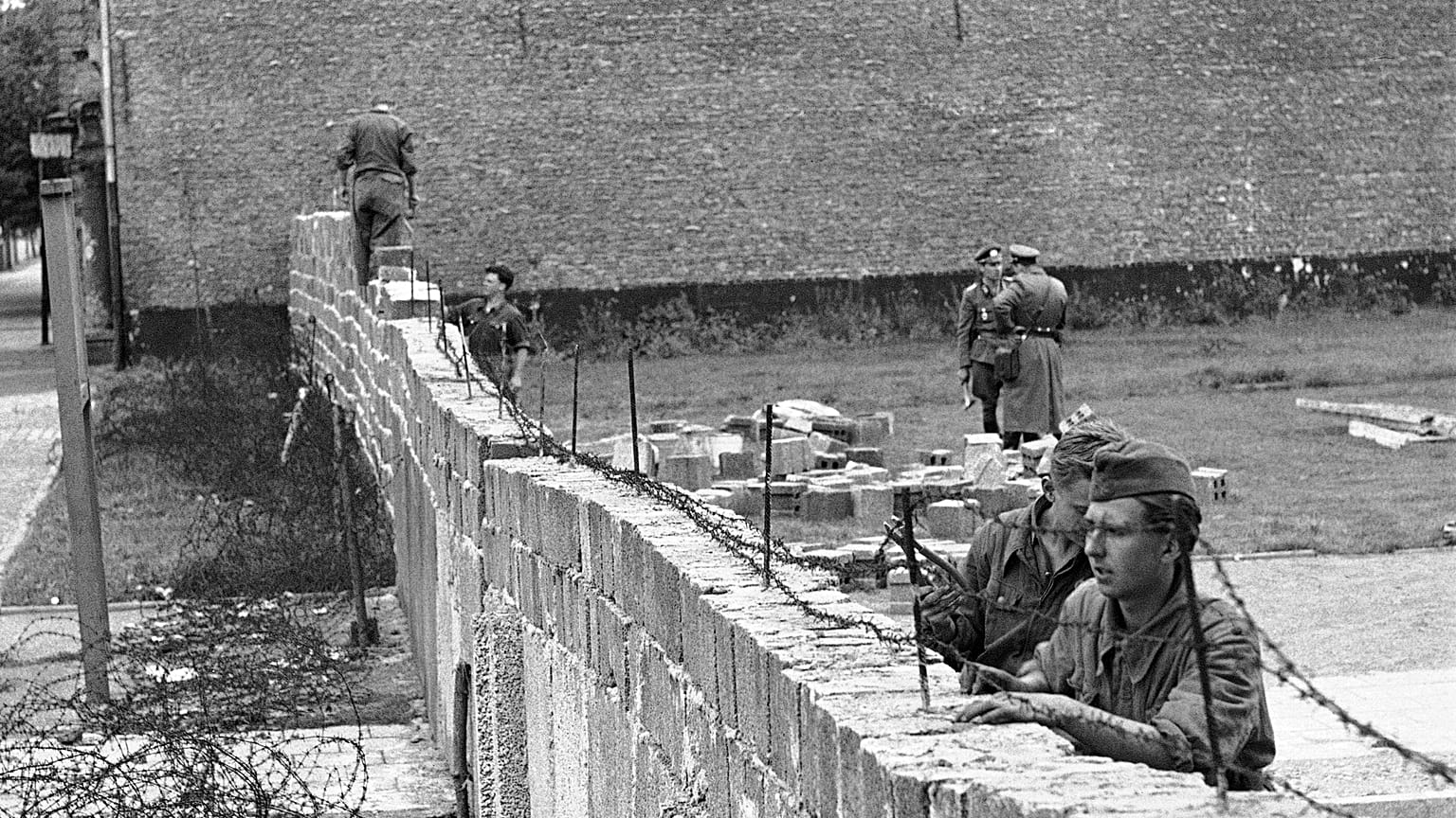 Vor 65 Jahren wurde der erste Stein der Berliner Mauer gesetzt. Sie zu überwinden, endete für viele tödlich.