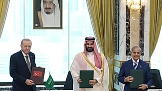 Türkiye, Suudi Arabistan ve Pakistan arasında Ortak Savunma Anlaşması imzalandı.