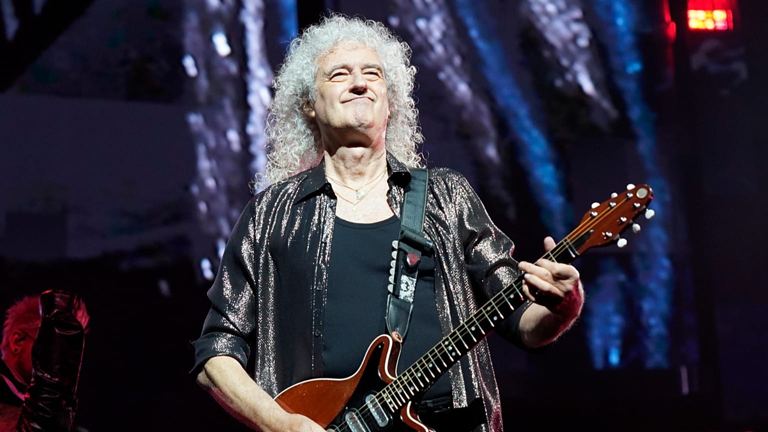 Brian May dei Queen, furioso per la versione IA della copertina di un album, al premier britannico Andy Burnham: "Devi fermarla subito"