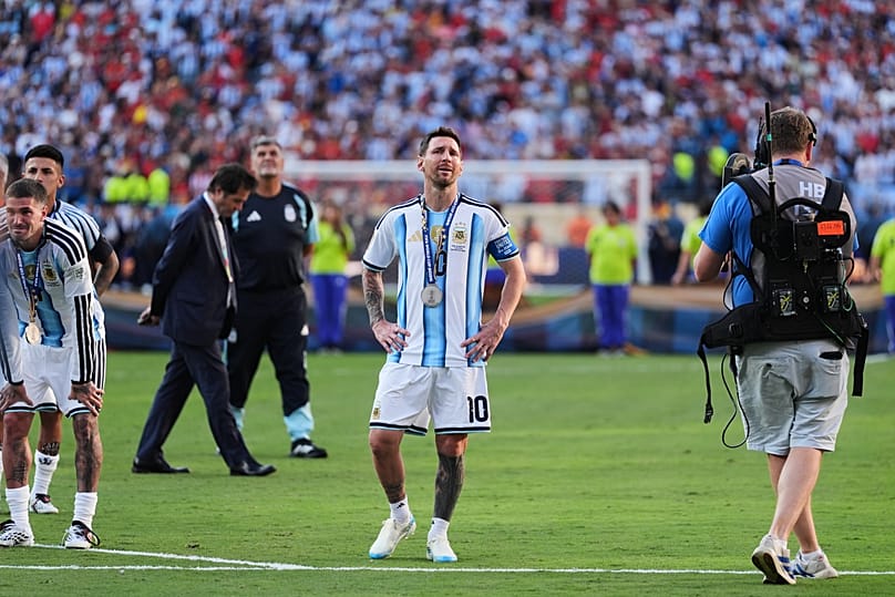 ليونيل ميسي يبكي عقب نهائي كأس العالم بين الأرجنتين وإسبانيا، في نيوجيرسي، 19 تموز 2026.