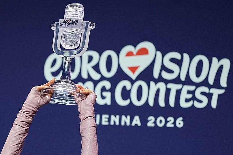 Dara z Bułgarii podczas konferencji prasowej z trofeum po zwycięstwie w finale 70. Konkursu Piosenki Eurowizji w Wiedniu, 17 maja 2026 r.