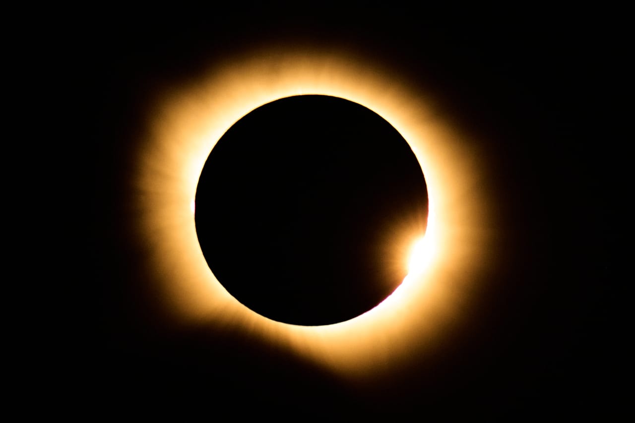 Totale Sonnenfinsternis über Berlanga de Duero in Zentralspanien