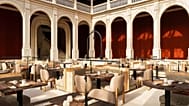 استغرق ترميم قصر "Palacio de Avellaneda" ثلاثة أعوام، وتجمع غرفه وأجنحته اليوم بين الراحة العصرية وهندسته الأصلية من القرن السادس عشر