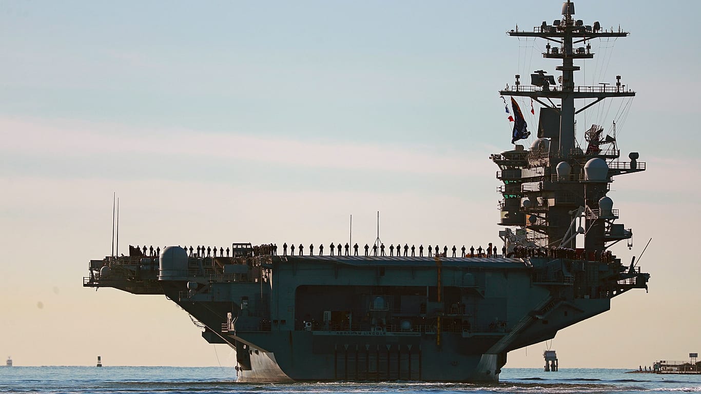 کەشتیی فڕۆکەهەڵگری USS Abraham Lincoln