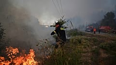 Μάχη με τις φλόγες στη μεγάλη φωτιά της Χαλκιδικής