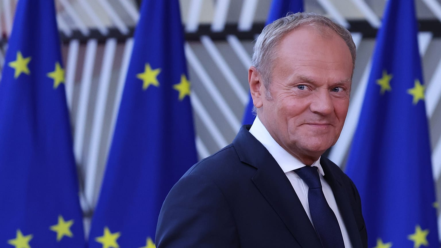 Rząd przedłuży program obniżek cen paliwa. 