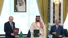 Türkiye, Suudi Arabistan ve Pakistan arasında Ortak Savunma Anlaşması imzalandı.