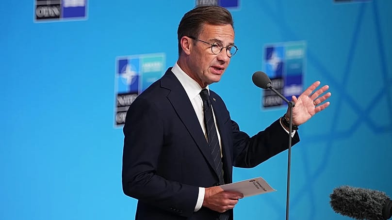 Schwedens Ministerpräsident Ulf Kristersson spricht bei seiner Ankunft zum NATO-Gipfel in Ankara, 8. Juli 2026
