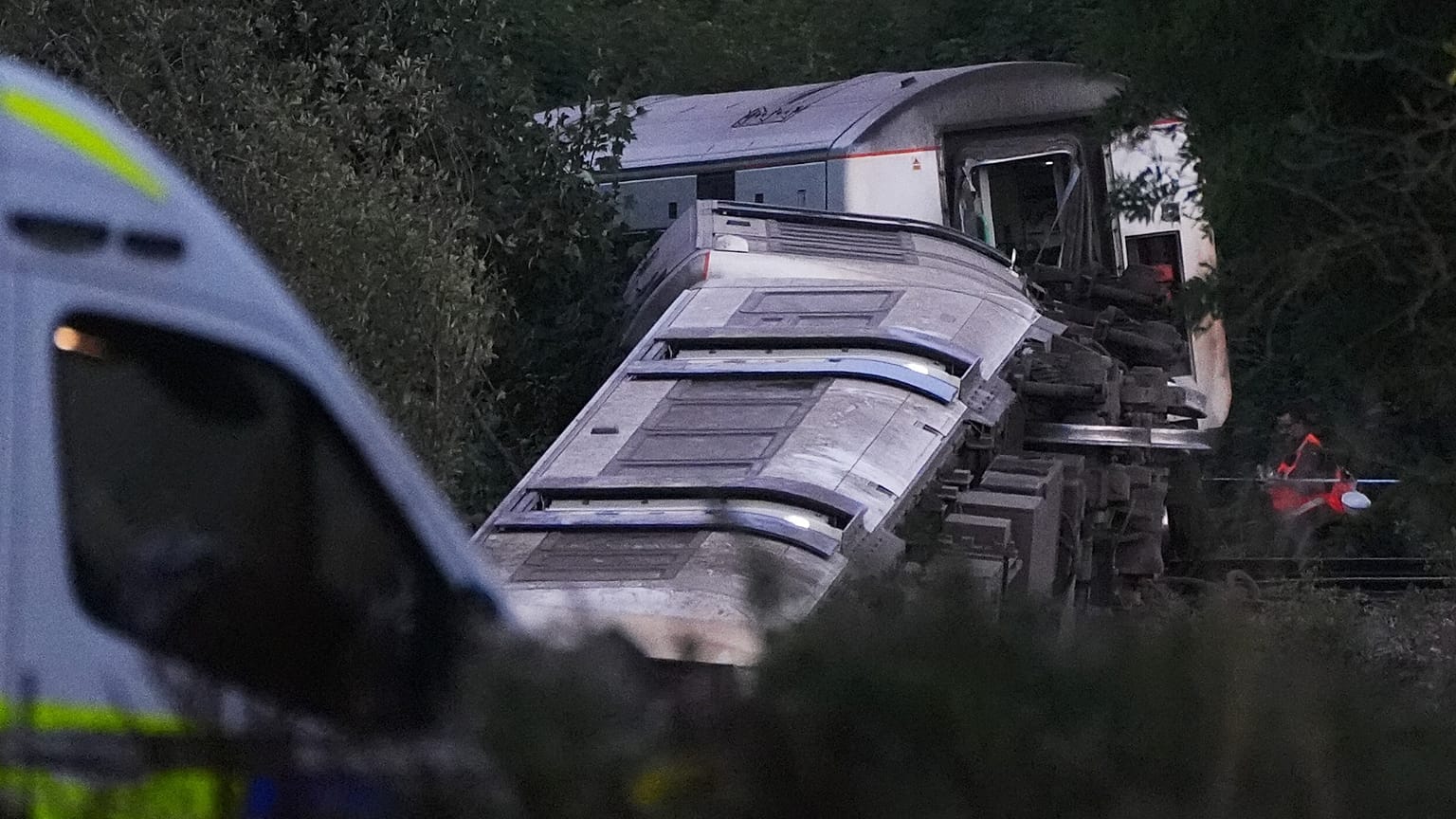 A train with around 150 people aboard derailed near the Lewes, 13 August, 2026